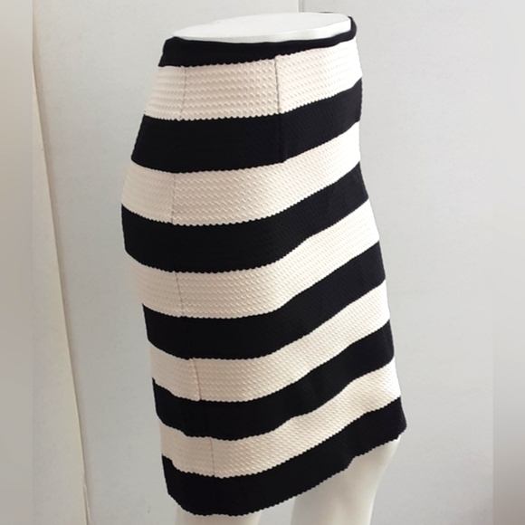 DOUBLE ZERO Elastic Horizontal Bodycon Textured Pencil Skirt Sz M - NWOT - Picture 2 of 8